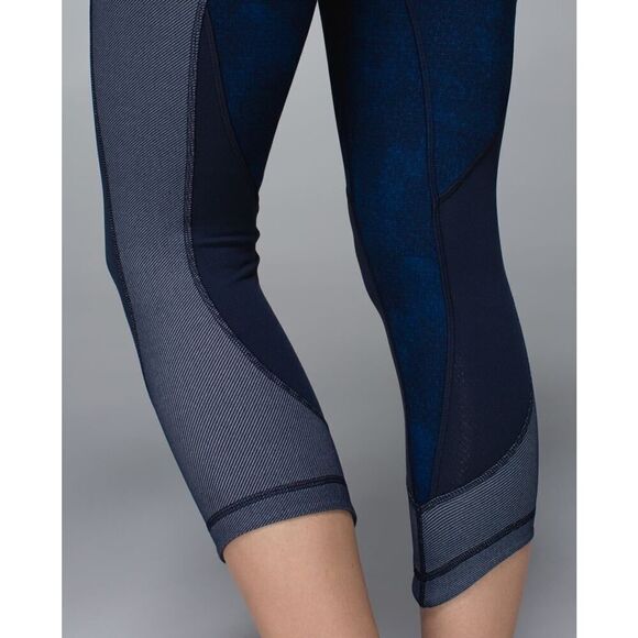 Lululemon Wunder Under Crop Legging Sashiko Cross Rugged Blue - Size: 6 - Picture 10 of 11